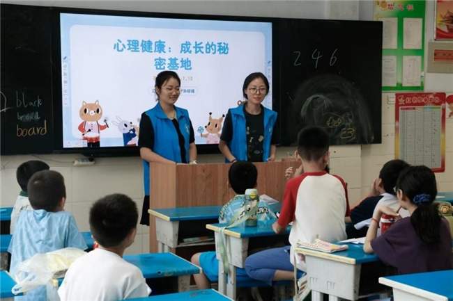 齐鲁师院物电学院“三下乡”：爱心支教暖童心，双基地揭牌启新篇